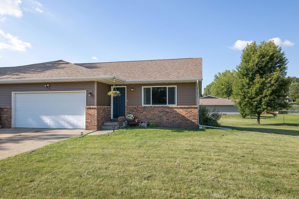 307 E Roberts St, Holmen, WI 54636 - photo 1