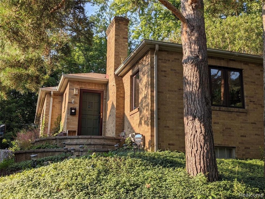 2023 Brookside Dr, Flint, MI 48503 - photo 1