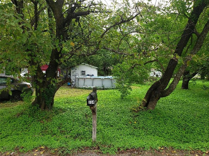 308 Avenue A, Ennis, TX 75119 - photo 1