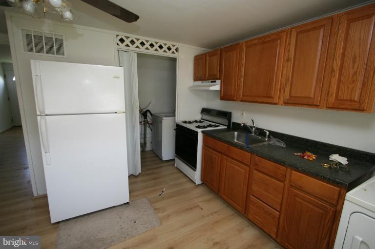 4103 Hollins Ferry Rd, Halethorpe, MD 21227 - photo 1