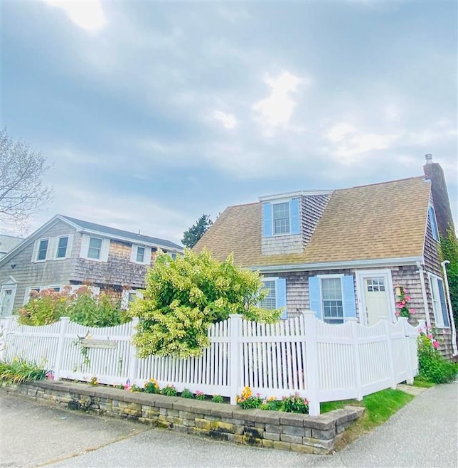 12 Nashua St, Seabrook, NH 03874 - photo 1