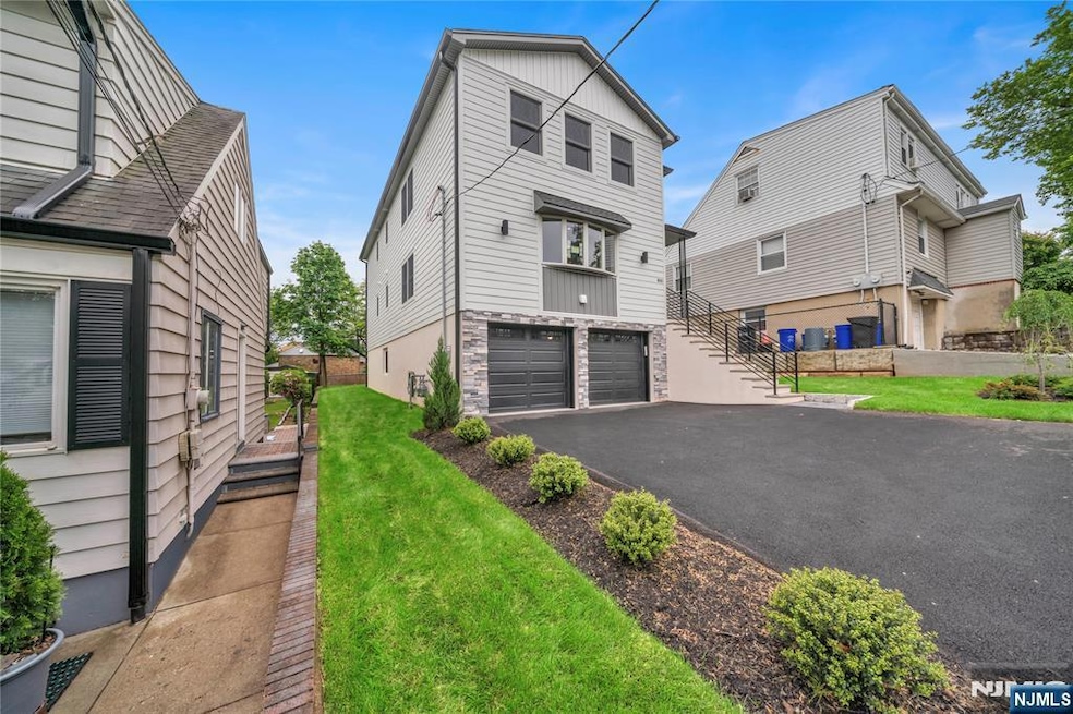 800 Pleasant View Terrace unit 2nd Floor, Ridgefield, NJ 07657 - photo 1