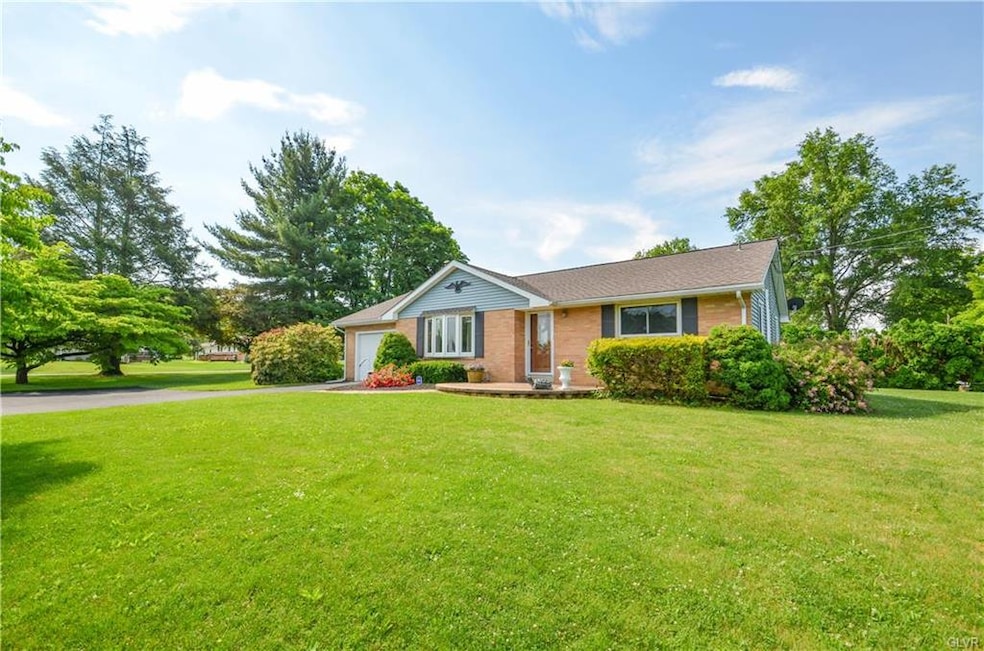 4408 Sunset Dr, Coopersburg, PA 18036 - photo 1