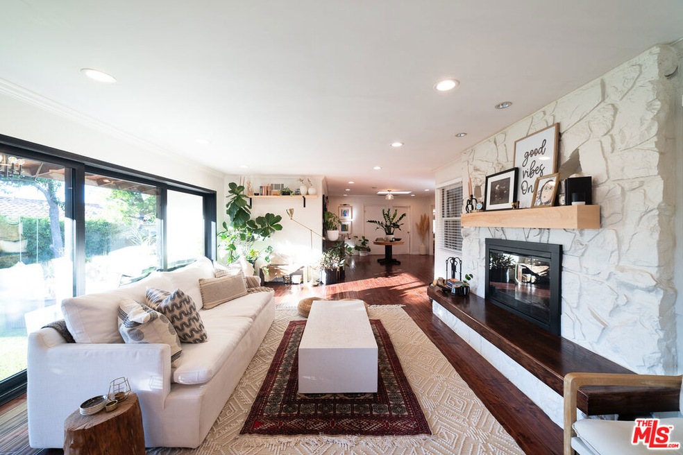 22461 Cass Ave, Woodland Hills, CA 91364 - photo 1