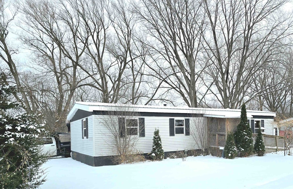 131 Crosby Dr, Saint Albans City, VT 05478 - photo 1