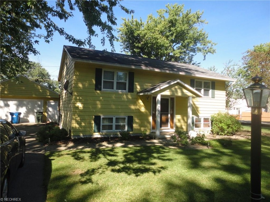 706 Hollywood Ave, Sheffield Lake, OH 44054 - photo 1