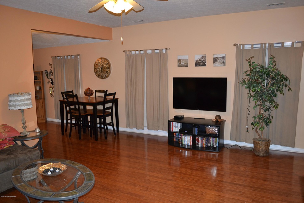 5809 Hudson Lake Dr, Louisville, KY 40291 - photo 1