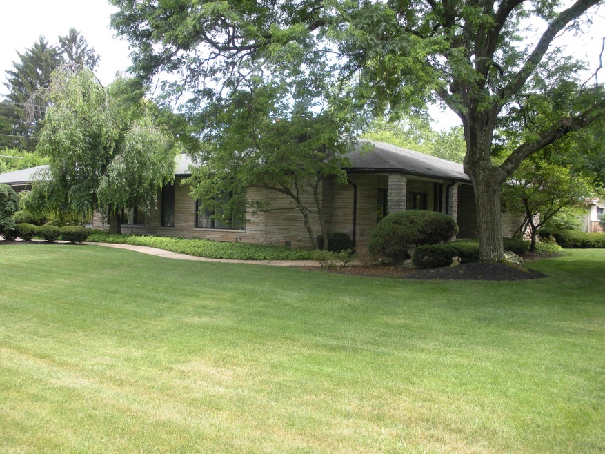 990 McNaughten Rd, Columbus, OH 43213 - photo 1