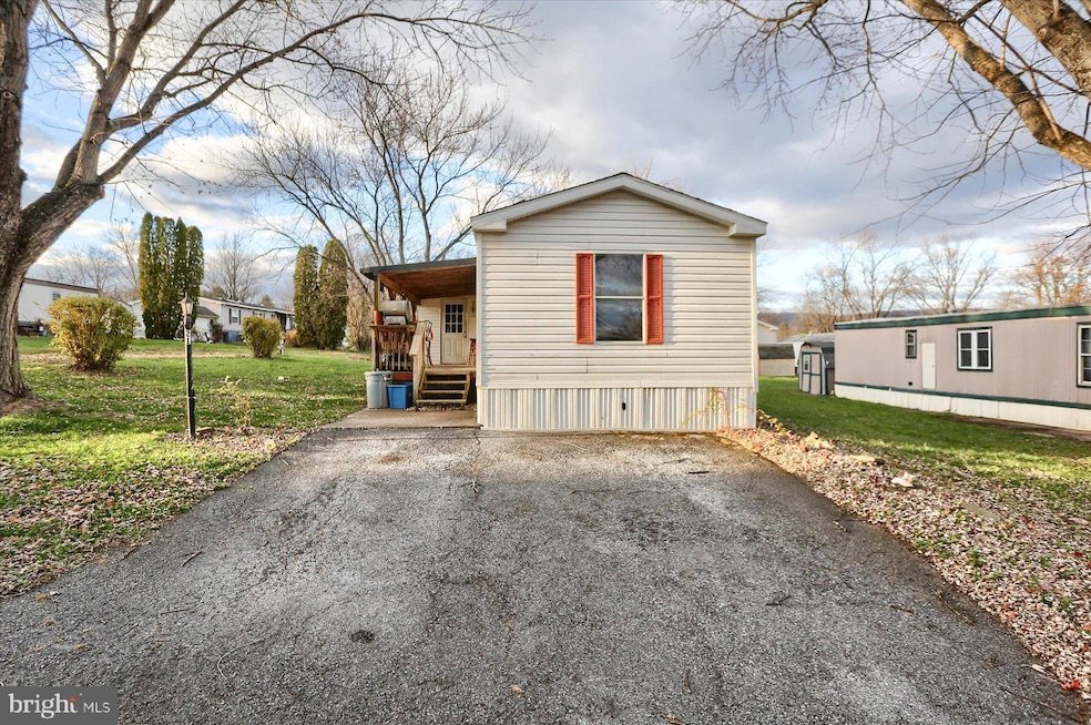 21 Walnut Ln, Carlisle, PA 17015 - photo 1