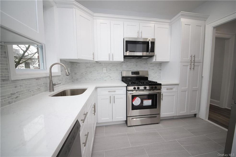 6169 Liebig Ave unit 3, Bronx, NY 10471 - photo 1