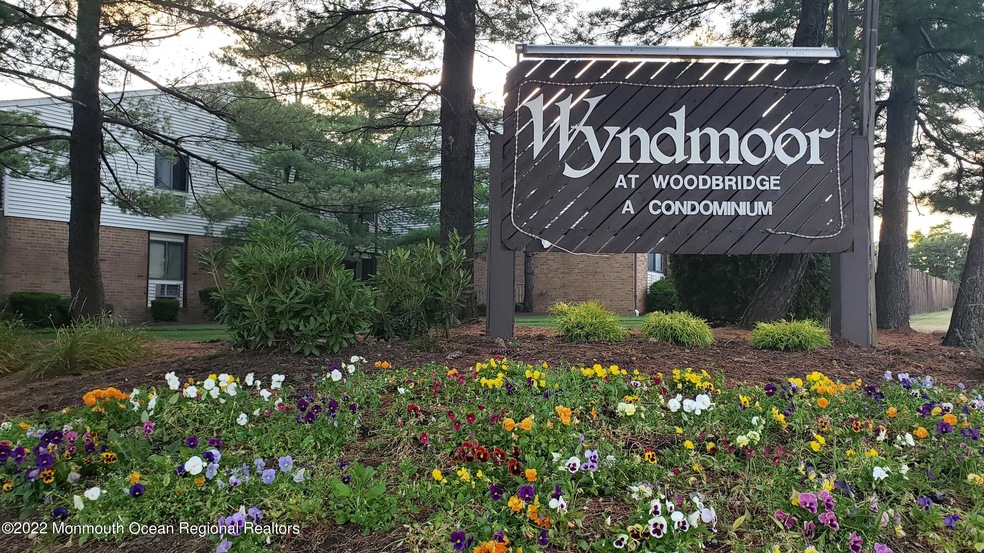 1315 Cricket Ln, Woodbridge, NJ 07095 - photo 1