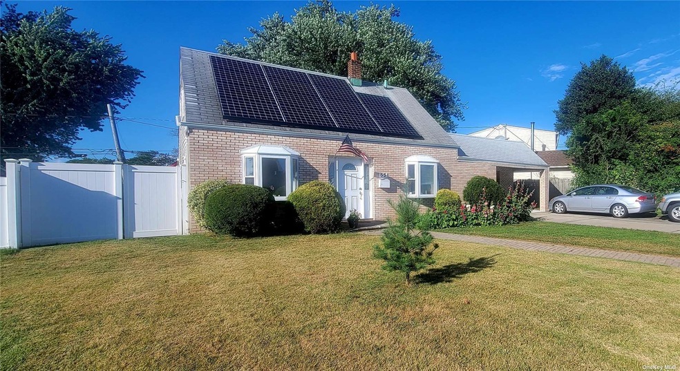 55 Club Ln, Levittown, NY 11756 - photo 1