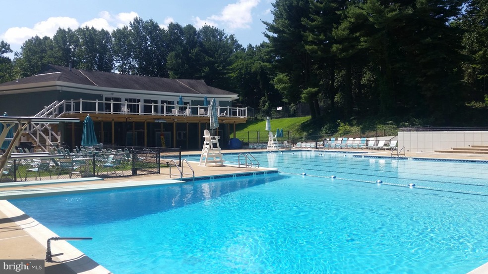 9362 Tovito Dr, Fairfax, VA 22031 - photo 1