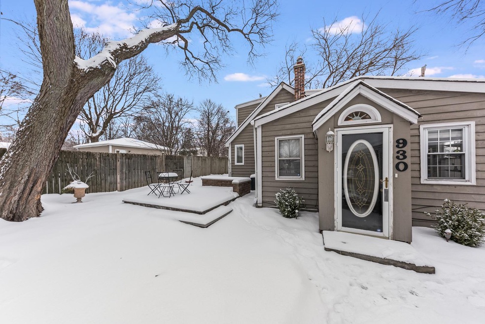 930 N Sleight St, Naperville, IL 60563 - photo 1