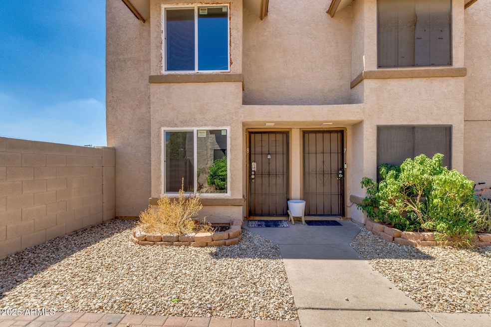 3048 E Beck Ln unit 8, Phoenix, AZ 85032 - photo 1