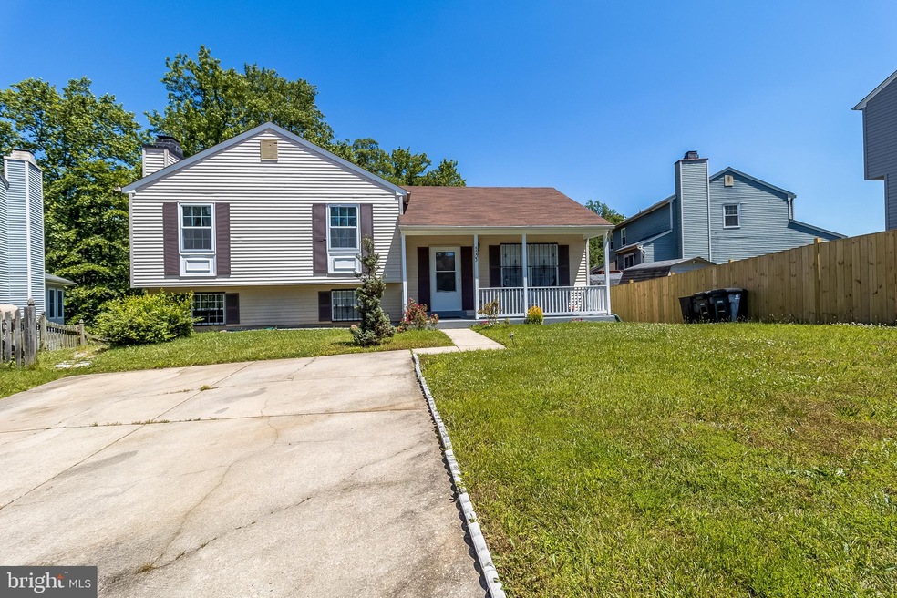 5203 Dartmoor Ct, Lanham, MD 20706 - photo 1