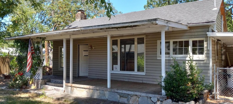 254 SW Rogue River Ave, Grants Pass, OR 97526 - photo 1