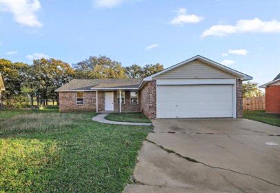 200 Bobbie Ann Ct, Granbury, TX 76049 - photo 1