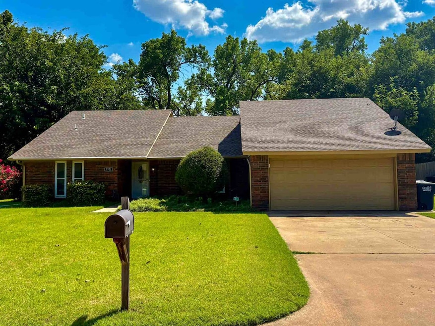 3521 Lisa Ln, Enid, OK 73703 - photo 1