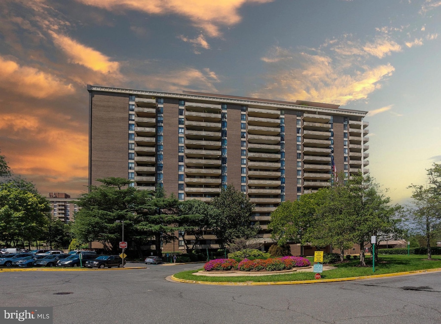 Regency unit 1720, McLean, VA 22102 - photo 1