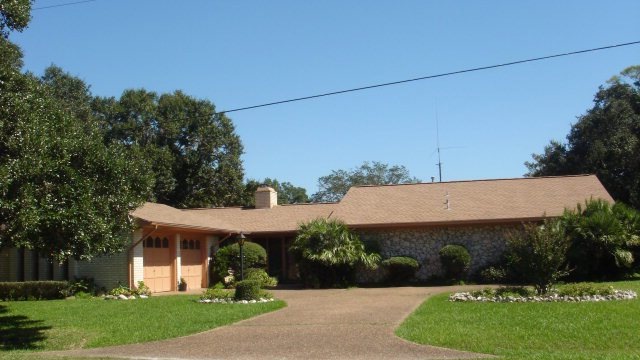 3105 Avenue I, Bay City, TX 77414 - photo 1