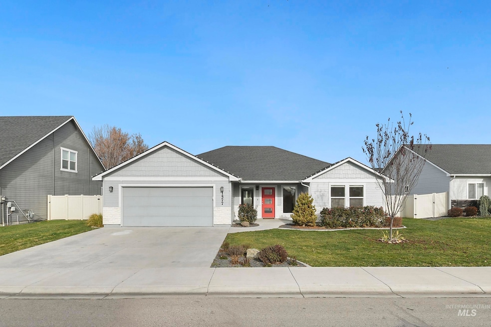 1577 Tamarack St, Fruitland, ID 83619 - photo 1