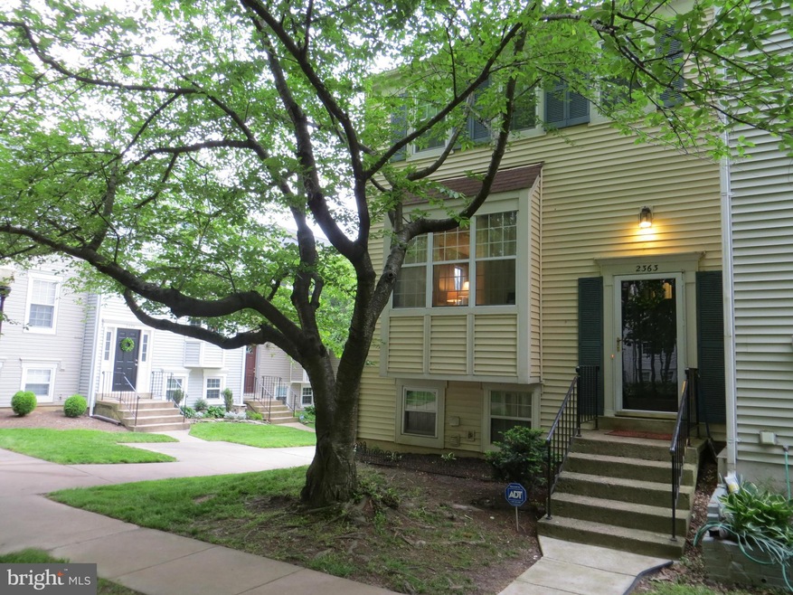 2363 Hunters Square Ct, Reston, VA 20191 - photo 1