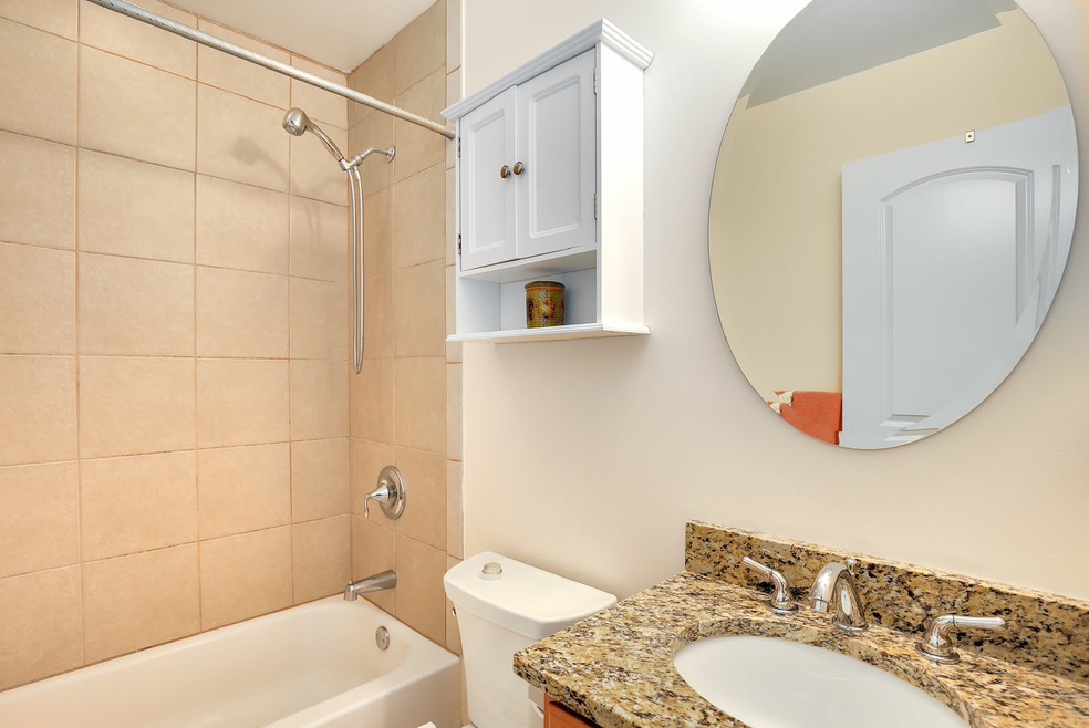 5048 W Oakdale Ave, Chicago, IL 60641 - photo 1