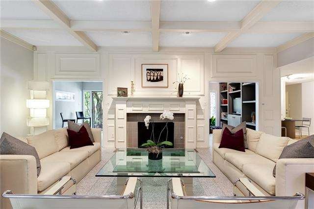 Clean, sleek and fabulous!  Plenty of room for all