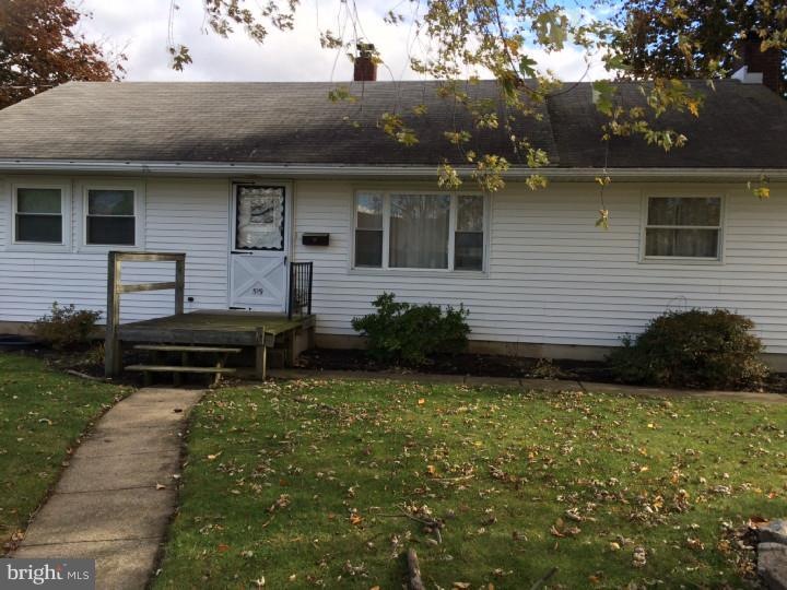 519 Chestnut St, Shoemakersville, PA 19555 - photo 1