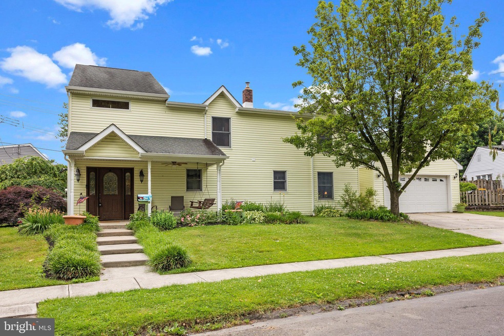 1 Redbrook Ln, Levittown, PA 19055 - photo 1