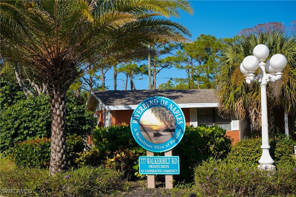 Entrance to Riverbend of Naples