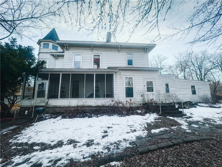 Welcome to 940 N Bridge St!