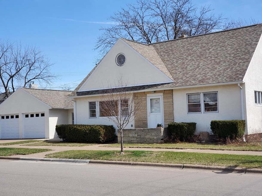 01 Front House