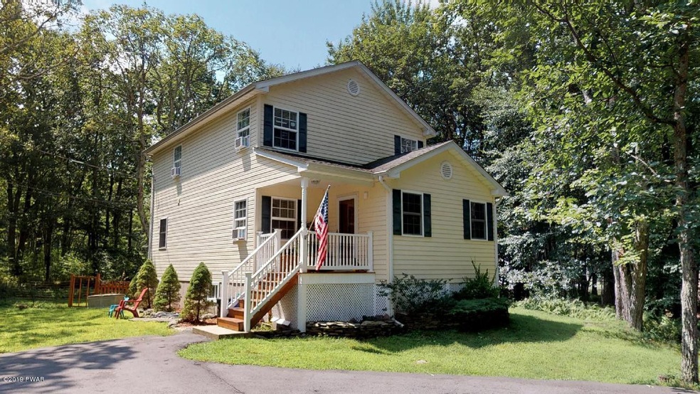 802 Lariat Ct, Hawley, PA 18428 - photo 1