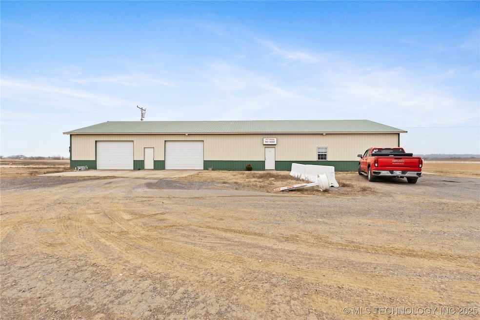 8100 Wainwright Rd, Oktaha, OK 74450 - photo 1