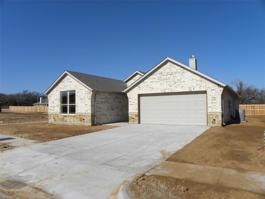 913 E 5th St, Springtown, TX 76082 - photo 1