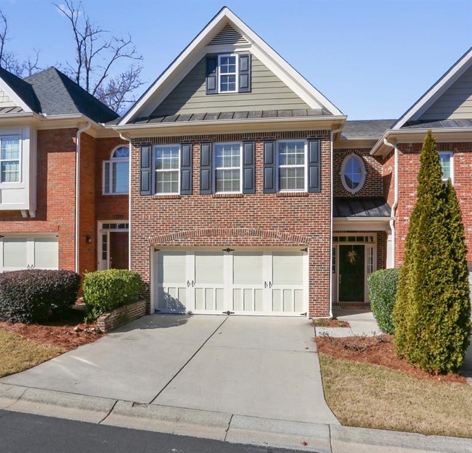 Beautiful two-story home located in the quiet gate