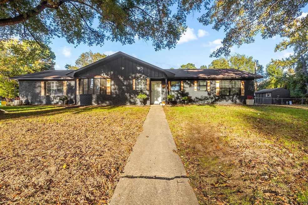 204 Arroyo Dr, Texarkana, TX 75503 - photo 1