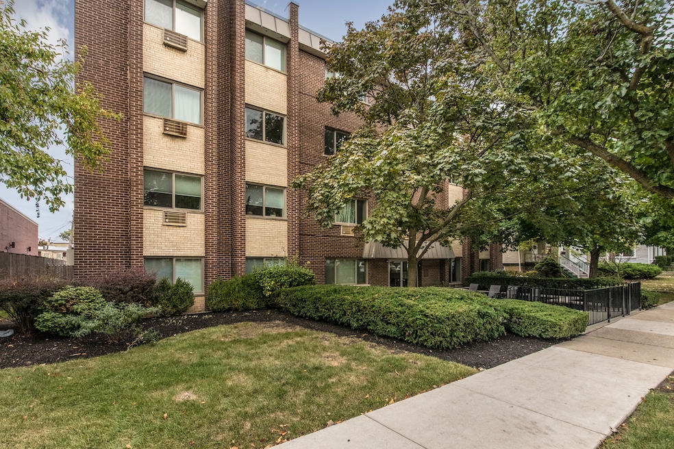 1136 Greenleaf Ave unit 303, Wilmette, IL 60091 - photo 1