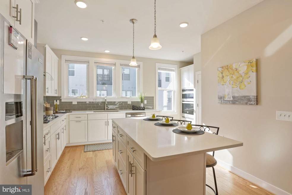 13352 Sherwood Park Ln, Herndon, VA 20171 - photo 1