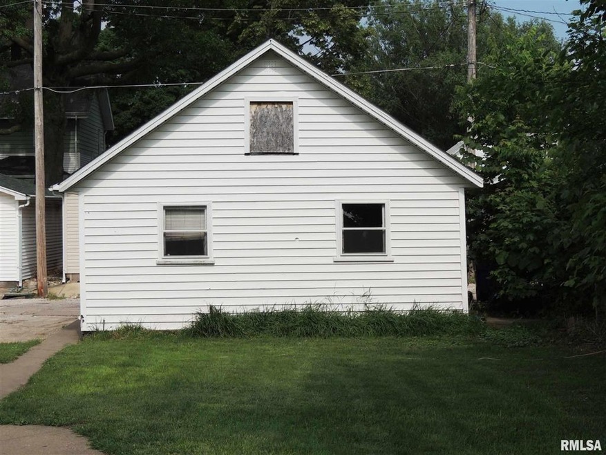 1715-1715 1/2 Fillmore Ln, Davenport, IA 52804 - photo 1