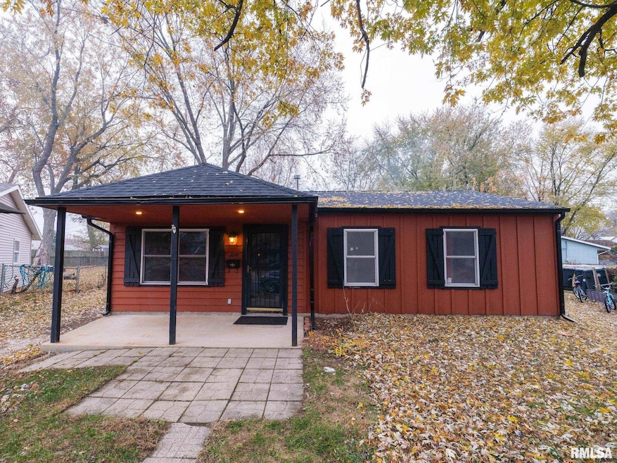 1610 Koch St, Pekin, IL 61554 - photo 1