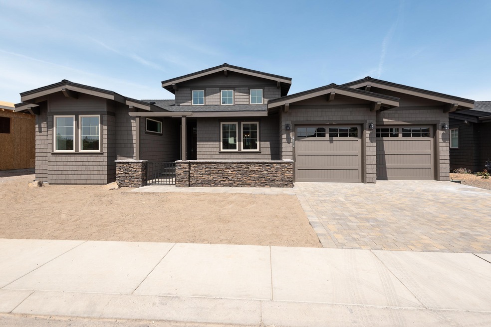 01Front of homeAlianna_19385