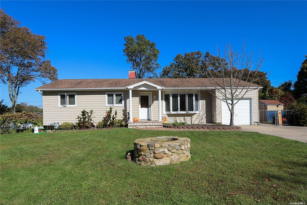 153 New Hwy, ComMacK, NY 11725 - photo 1