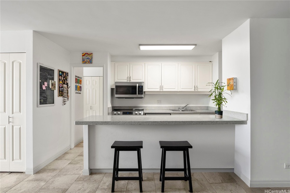 Discovery Bay Center unit 2508, Honolulu, HI 96815 - photo 1