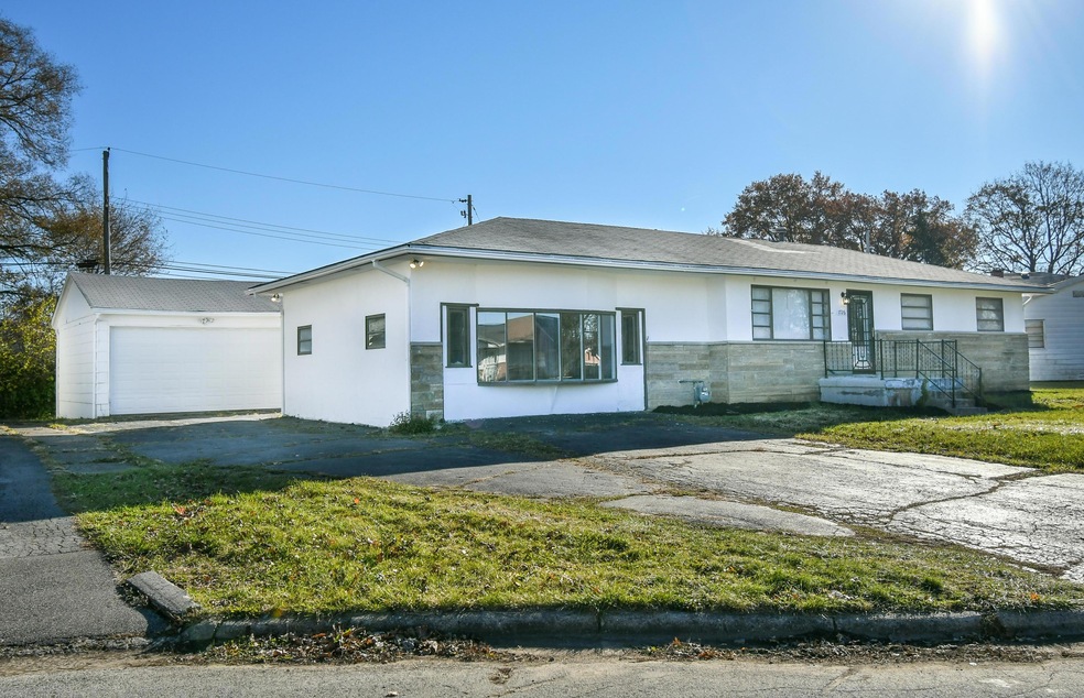 Exterior w garage
