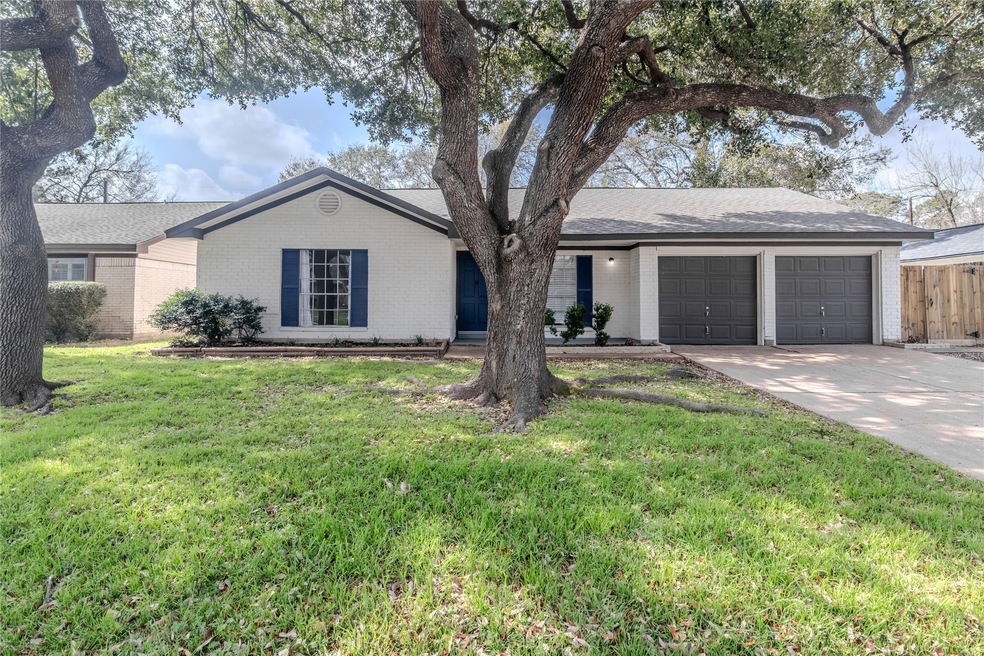 7219 Fairway Ct, Houston, TX 77088 - photo 1