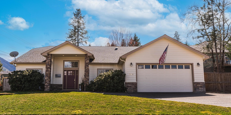 2319 SE Coriander Way - Grants Pass, OR