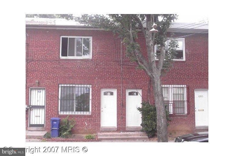 4317 Hunt Place NE, Washington, DC 20019 - photo 1